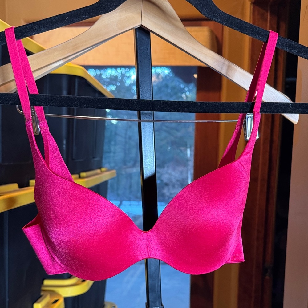 Victoria’s Secret Fuchsia Pink Lined Perfect Coverage Bra Size 34B Seamless - Picture 2 of 7